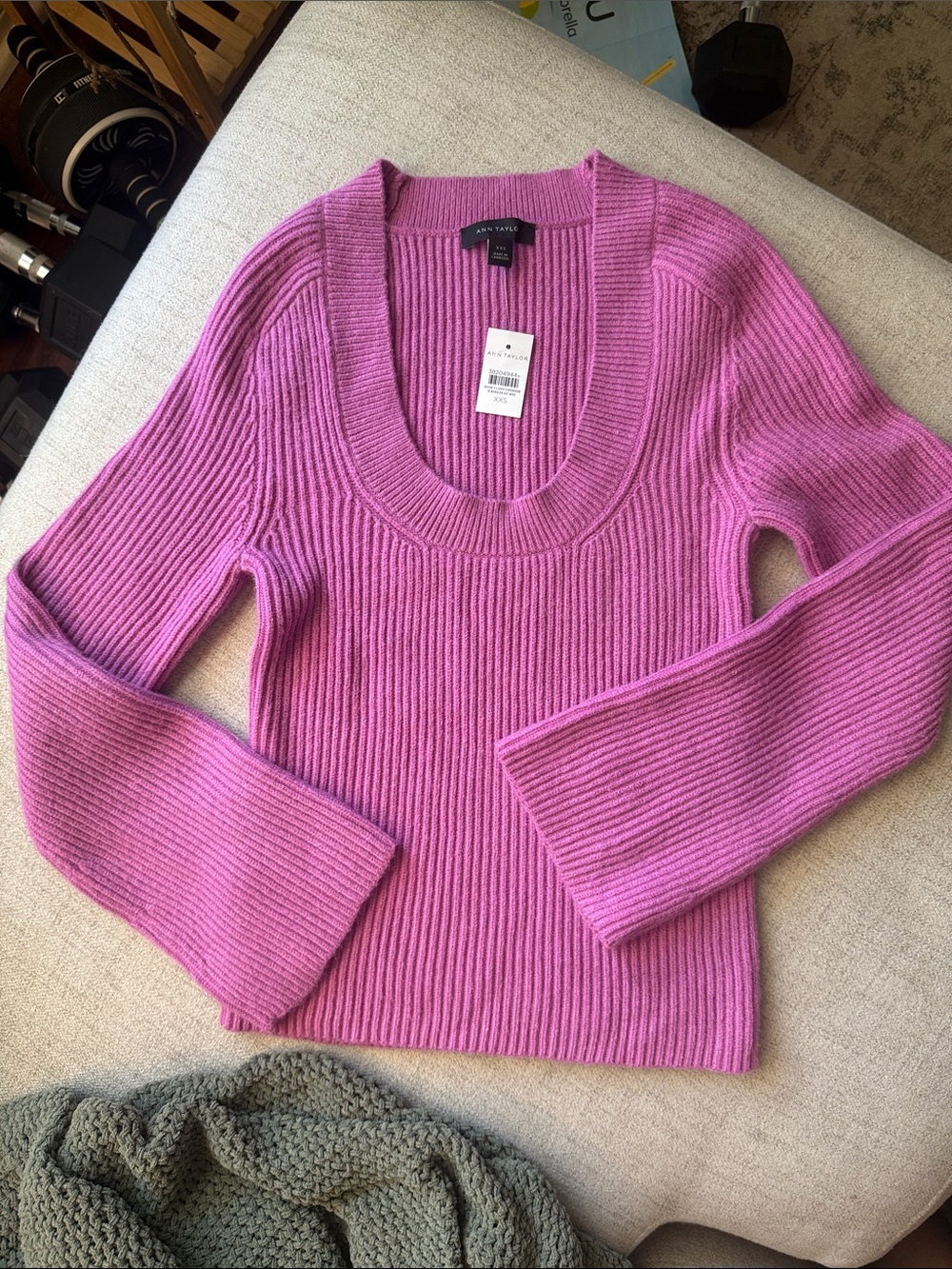 NWT Ann Taylor Bell Sleeve Ribbed Scoop Neck Sweater